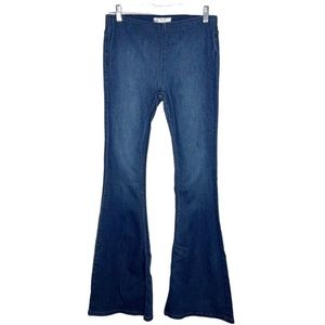 FREE PEOPLE / dark wash Penny pull on flare jeans / 27